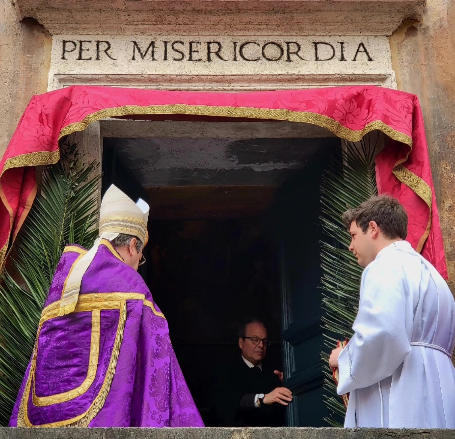 Aperta a San Giovanni Decollato la porta della Misericordia