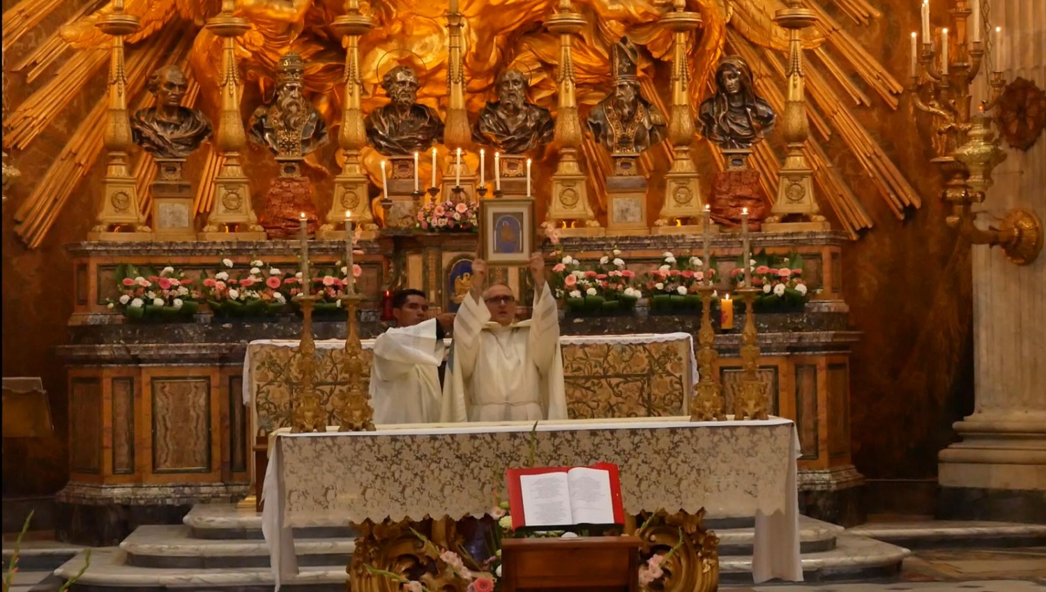 Padre Antonio Piccolo presiede la Supplica